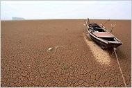 Three Gorges Dam Is Said to Hurt Areas Downstream Three Gorges Dam Is Said to Hurt Areas Downstream